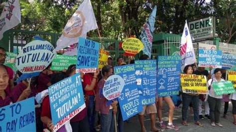 Duterte’s Manila Bay cleaning project dredges up controversy.
